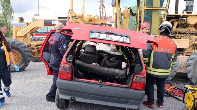 Greydere çarpan otomobil pert oldu: 1 ölü, 2 yaralı