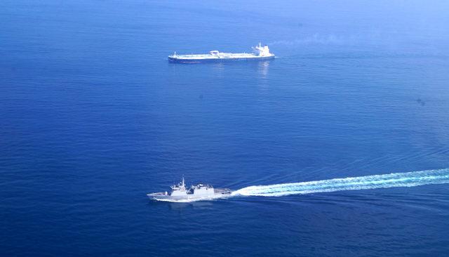 Hindistan, Umman Körfezi’ne iki savaş gemisi sevk etti