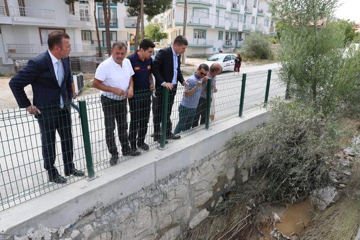 Burdur Belediye Başkanı Ercengiz, yağıştan zarar gören mahalleleri inceledi