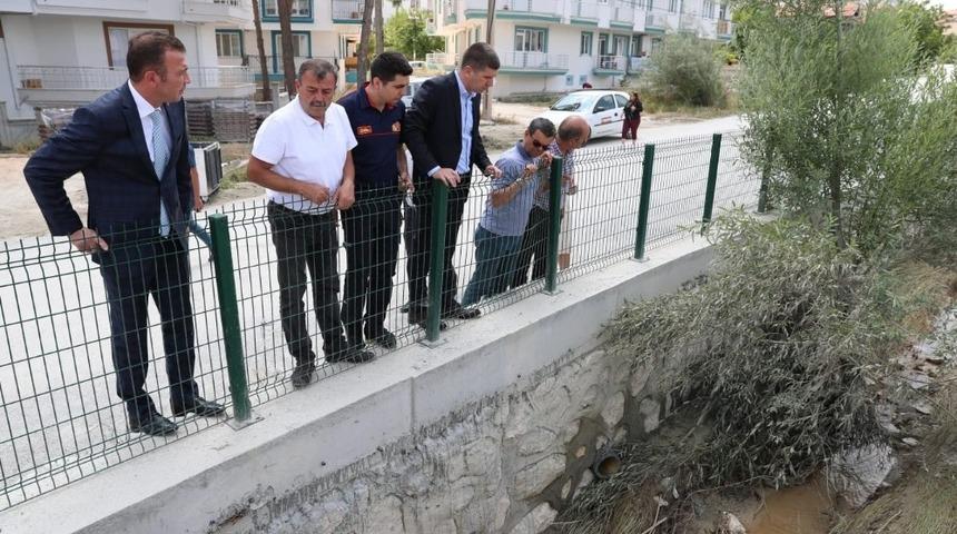 Burdur Belediye Başkanı Ercengiz, yağıştan zarar g&ouml;ren mahalleleri inceledi