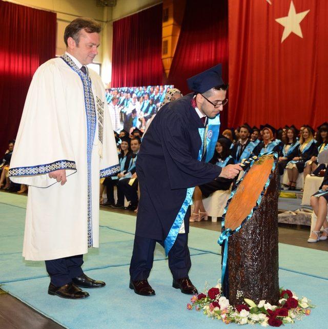 ESOG&Uuml; Tıp Fak&uuml;ltesi 2019 mezunlarını verdi 2