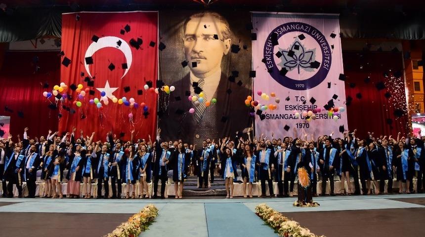 ESOG&Uuml; Tıp Fak&uuml;ltesi 2019 mezunlarını verdi