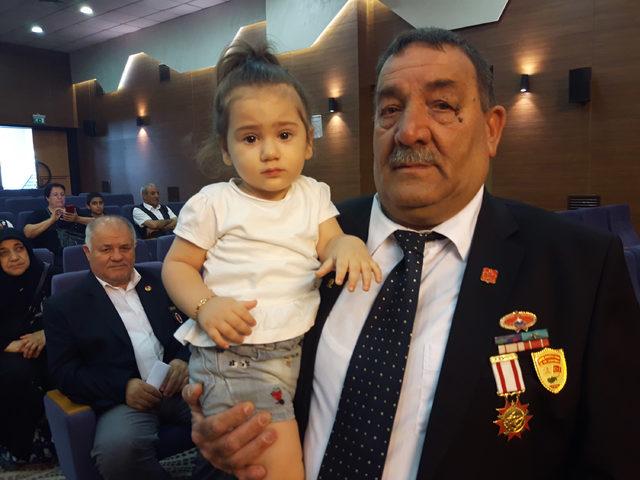Sultangazi'de 60 Kıbrıs Gazisine 'Milli Mücadele Madalyası' verildi