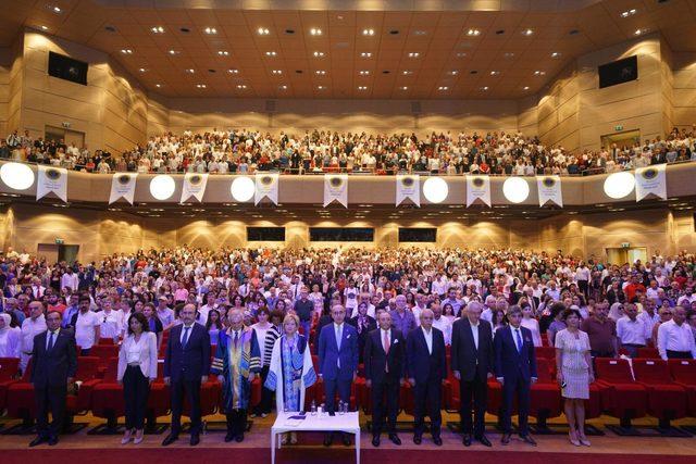 Hali&ccedil; &Uuml;niversitesi&rsquo;nde 18&rsquo;inci mezuniyet coşkusu 1