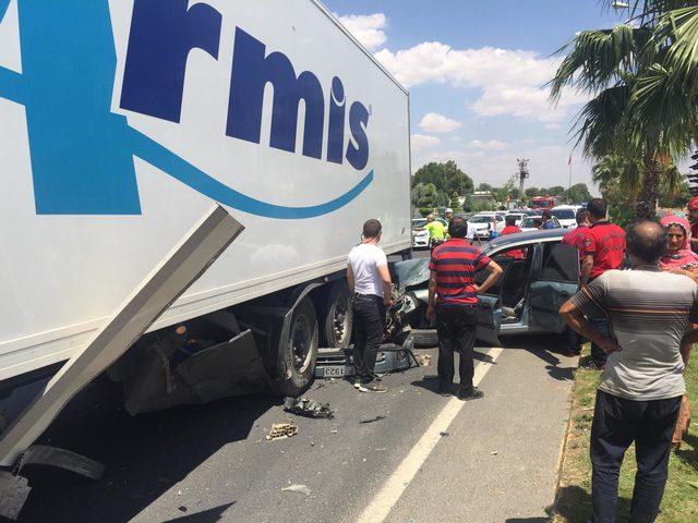 Şanlıurfa'da TIR'ın çarptığı otomobildeki 2 kişi yaralandı
