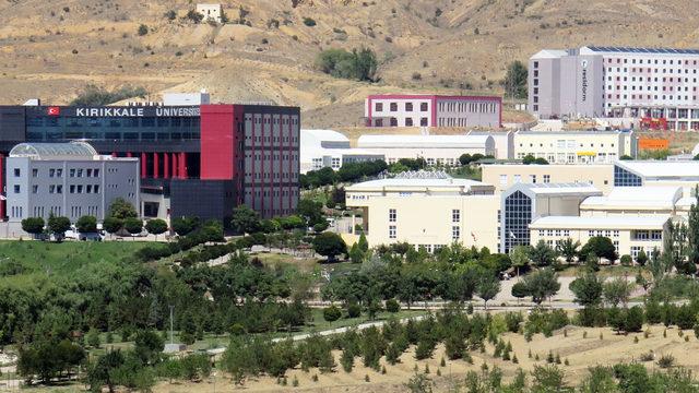 Mezuniyet töreninde 'marş' krizi