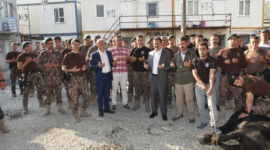 Hakkari polisinden kurban kesimi