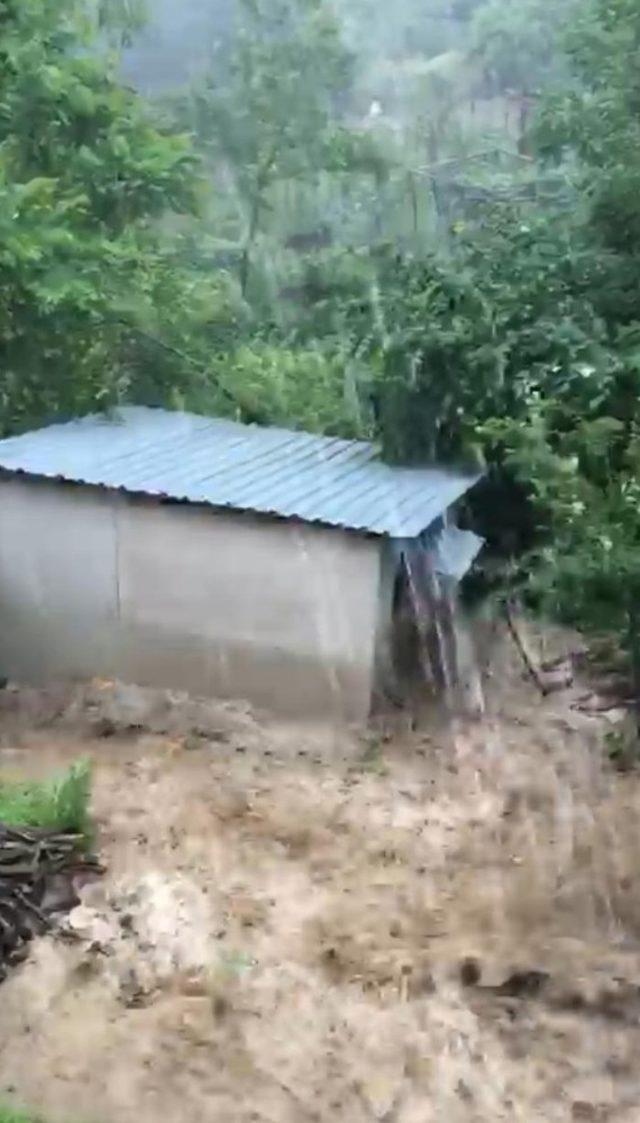 Kocaeli’ndeki sel hasara neden oldu