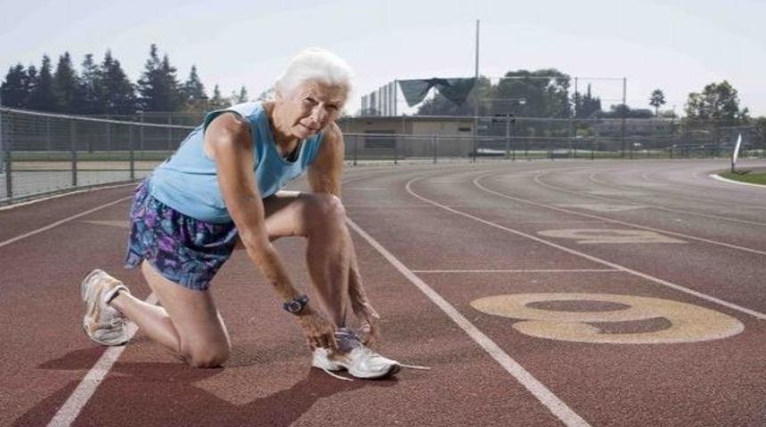 86 yaşında maraton koştu, ertesi g&uuml;n &ouml;ld&uuml;