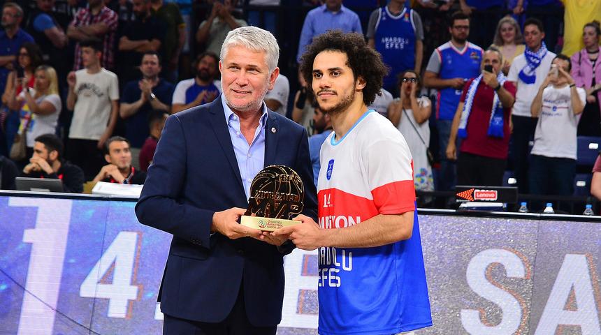Final ma&ccedil;ının en değerli oyuncusu Shane Larkin se&ccedil;ildi
