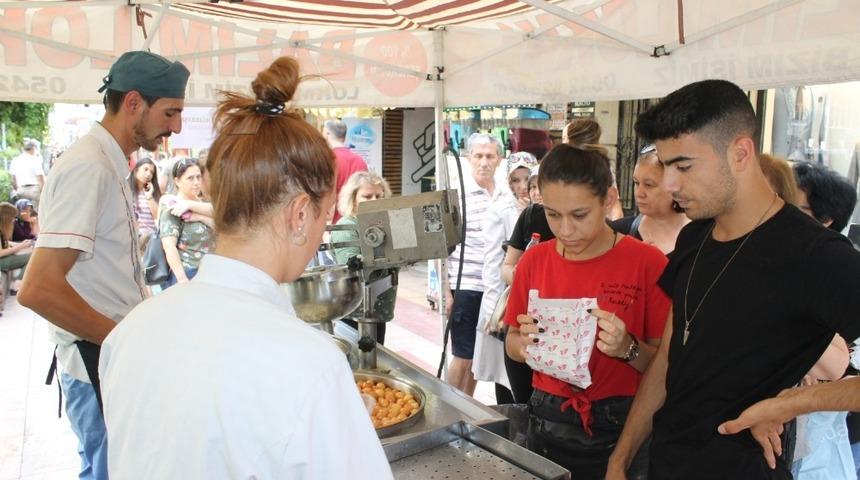 Annesi için lokma döktürdü