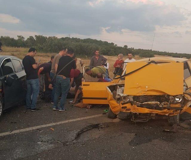 Elazığ’da otomobiller çarpıştı: 1 ölü, 9 yaralı