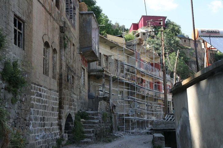 Bitlis’in tarihi evleri restore ediliyor G4