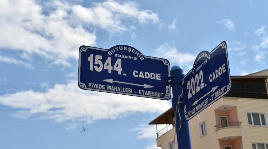 Başkent’te su baskınları sonrası zarar gören tabelalar yenilendi