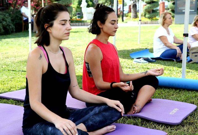 Karşıyaka’da yoga buluşması