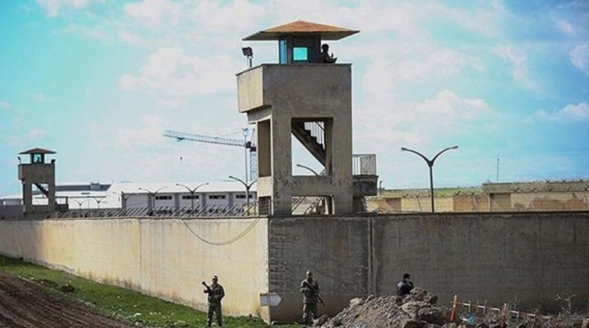 Diyarbakır'da PKK'lıların paspas sapı ile firarı