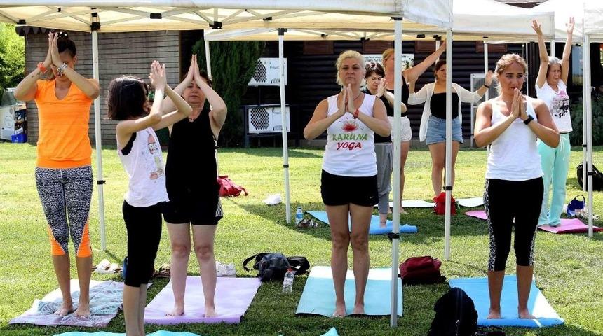 Karşıyaka&rsquo;da yoga buluşması