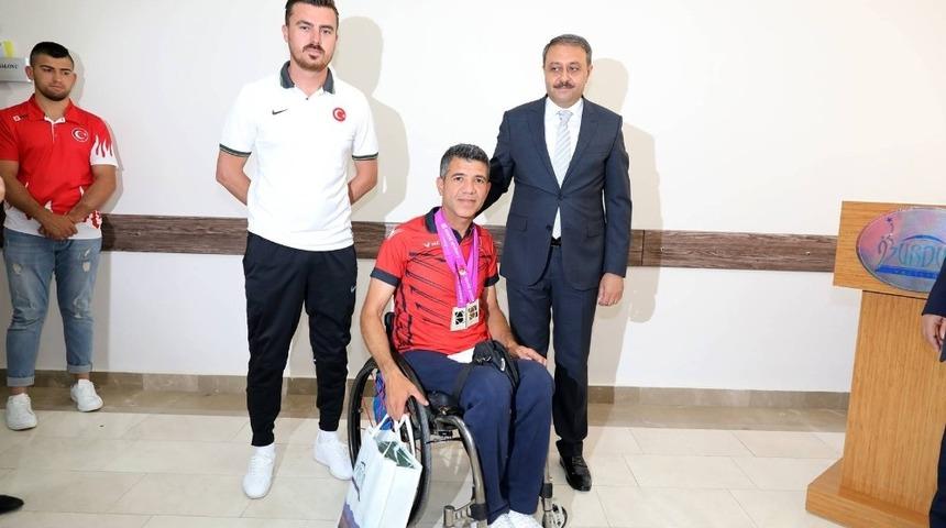 Dereceye giren oyunculara bir &ouml;d&uuml;l de Vali Şıldak&rsquo;tan