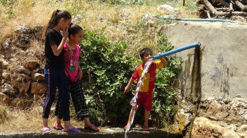 Gerc&uuml;ş&rsquo;te 15 yıldır akmayan tarihi &ccedil;eşmeden su geldi