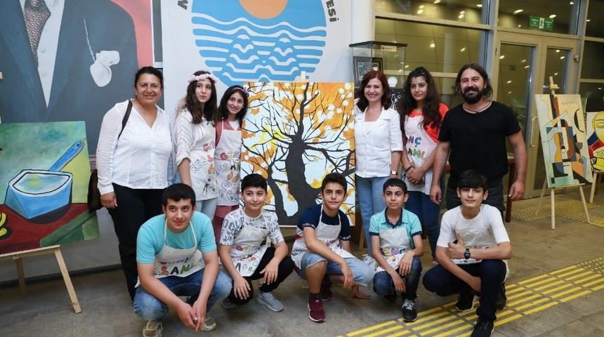 Meral Seçer’den genç ressamlara destek