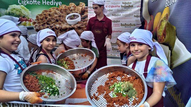 Uluslararası kermeste minik şeflerden yöresel lezzet şöleni