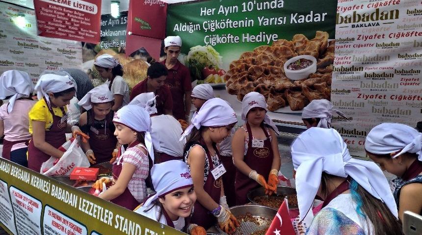Uluslararası kermeste minik şeflerden yöresel lezzet şöleni