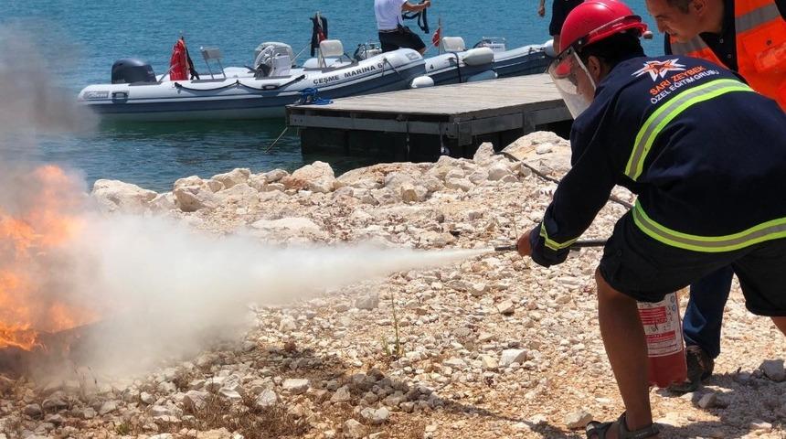Çeşme marina çalışanlarına yangın eğitimi
