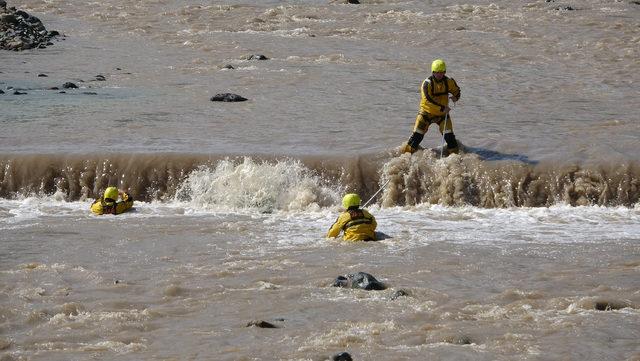 Araklı'daki sel felaketinde kayıp 3 kişi aranıyor