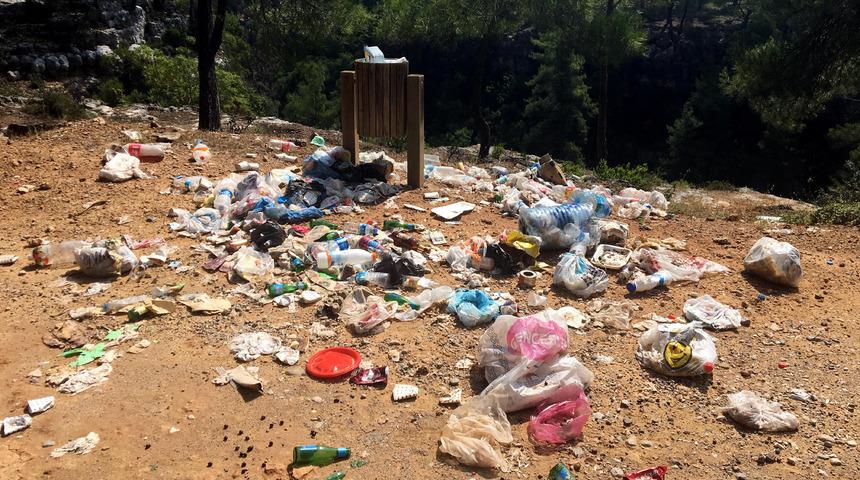 G&uuml;ver Kanyonu'ndaki &ccedil;&ouml;p yığınları i&ccedil; sızlatıyor