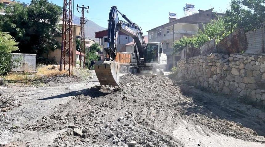 Hakkari Belediyesinde yol asfaltlama &ccedil;alışması