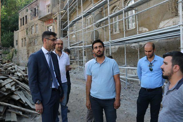 Bitlis'te tarihi evlerin restorasyon çalışmalarına başlandı 