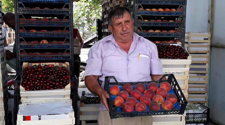 Lapseki'de kirazla yüzü gülen üretici, şeftaliden de umutlu