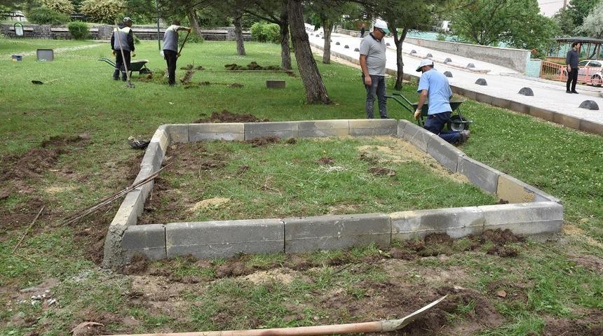 Tepebaşı’nın parklarında bakım onarım sürüyor