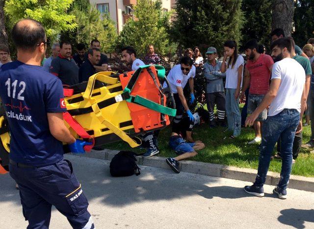 İla&ccedil; firması aracı otomobille &ccedil;arpıştı: 2 yaralı 3