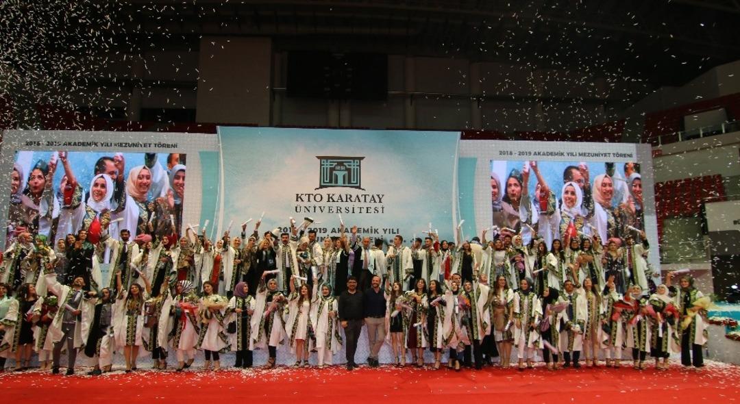 KTO Karatay &Uuml;niversitesinde mezuniyet coşkusu
