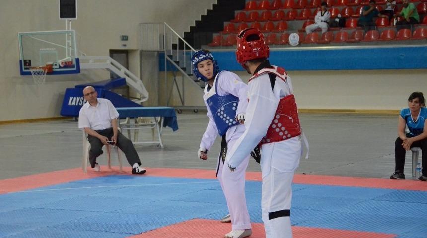 Taekwondo İl Birinciliği Başladı