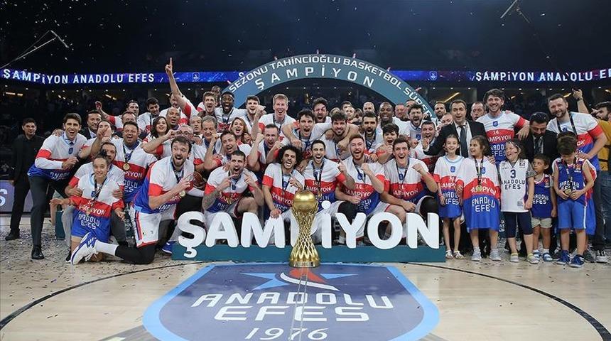 Anadolu Efes sezona damga vurdu