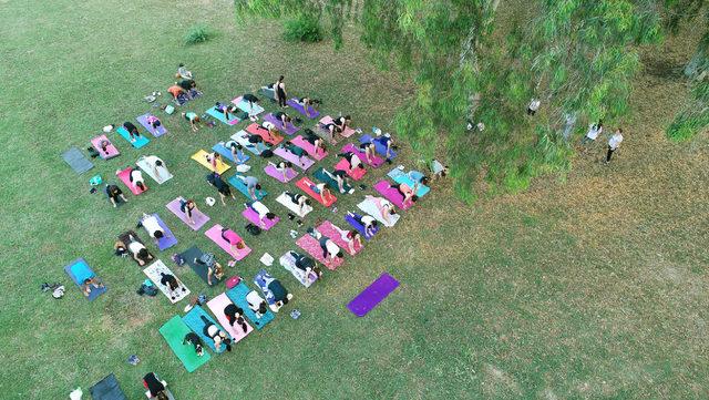 Yılın en uzun gününde yoga yaptılar