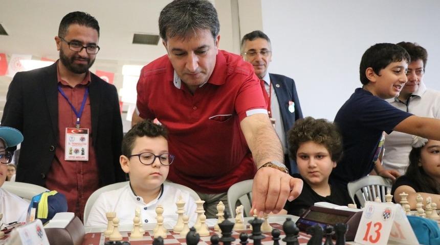 Gen&ccedil; sporcular en iyi hamleyi yapmak i&ccedil;in ter d&ouml;kt&uuml;