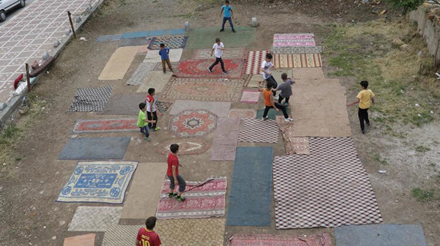 Çocuklar yaptı! Yozgat'ta en güzel halı saha