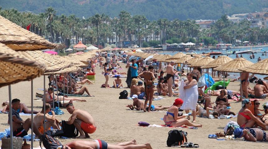 Turizm merkezlerindeki plajlar doldu taştı