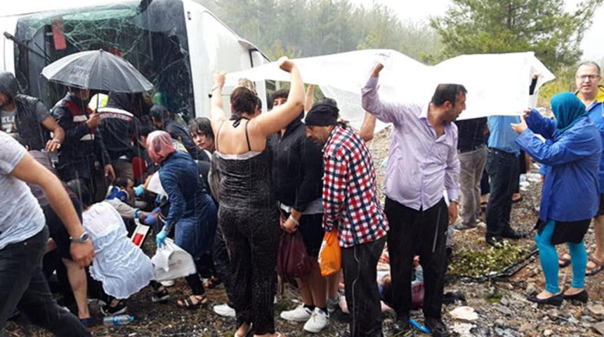 Antalya'da yolcu otobüsü kaza yaptı!