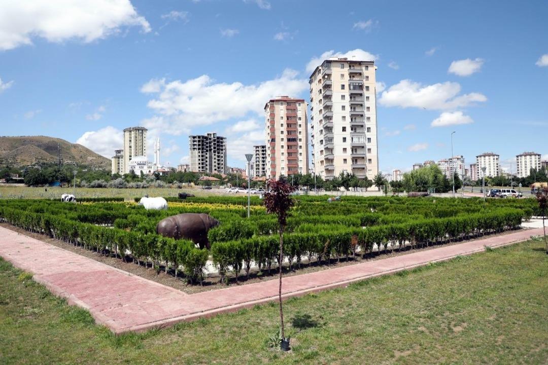 Melikgazi Belediye Başkanı Palancıoğlu: "&Ccedil;ocuklara &ouml;zel labirent parkımız tamamlanmak &uuml;zere&rdquo;