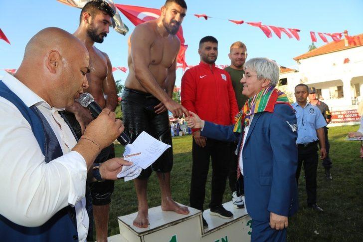 Akçalörende Başpehlivan İsmail Koç G1