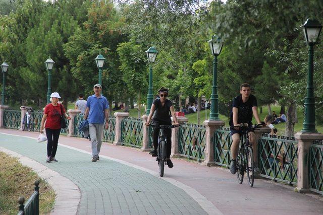 Eskişehir’de güneş yüzünü gösterdi