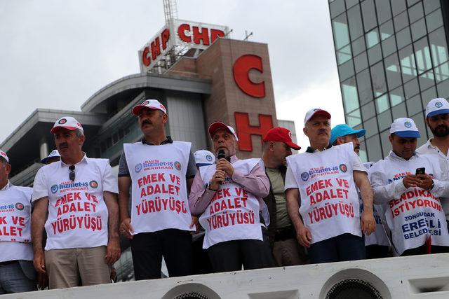 Bolu'dan Ankara'ya yürüyen işçilerden CHP'ye siyah çelenk