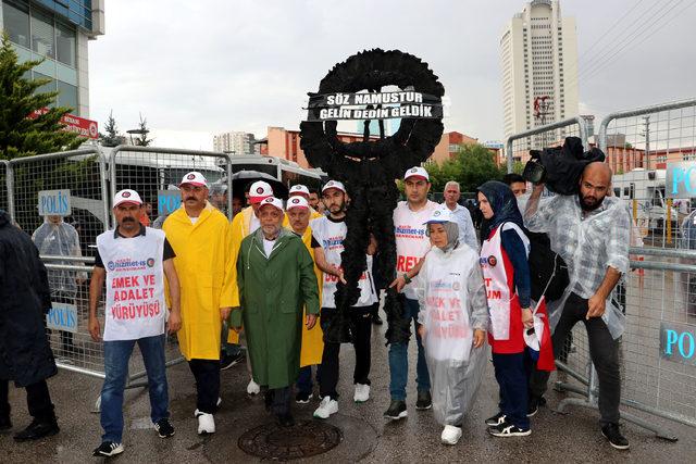 Bolu'dan Ankara'ya yürüyen işçilerden CHP'ye siyah çelenk