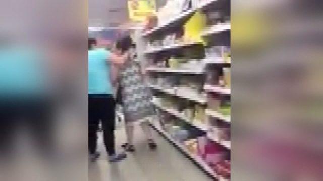 Kadın müşteriye, hemcinsi market çalışanından şiddet