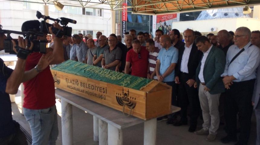 Gazeteci Aydın Meral, son yolculuğuna uğurlandı