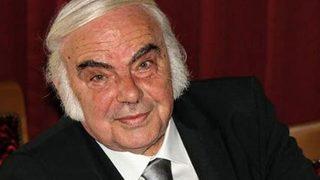 Ünlü oyuncu Enis Fosforoğlu geçirdiği kalp krizi sonucu hayatını kaybetti